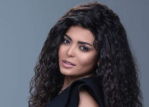 صورة .. اسماء جلال تعلق على خبر زواجها 